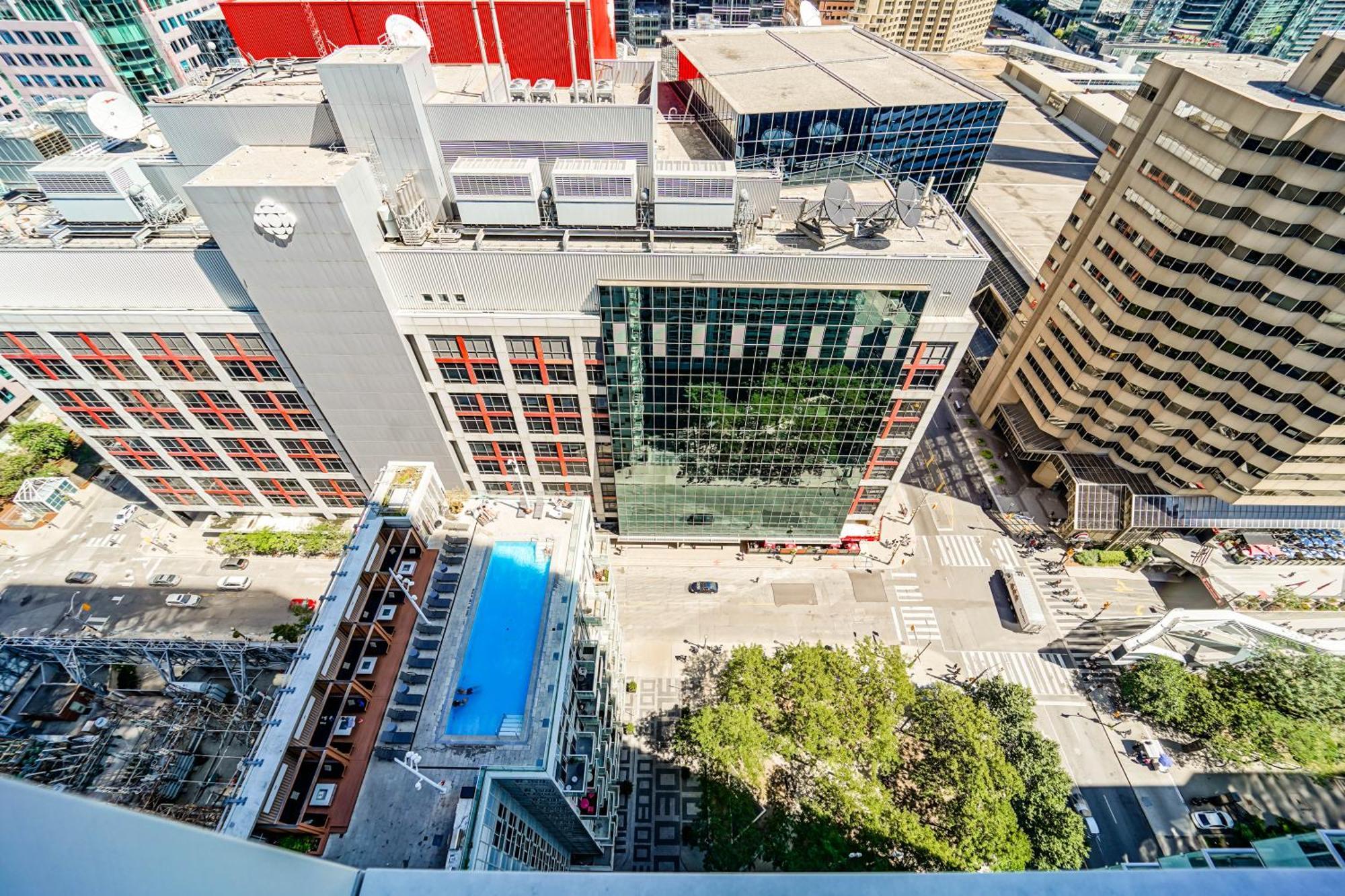 Chol Furnished Suites Heart Of Downtown Toronto, 2 Beds, Free Parking, Cn Tower View מראה חיצוני תמונה