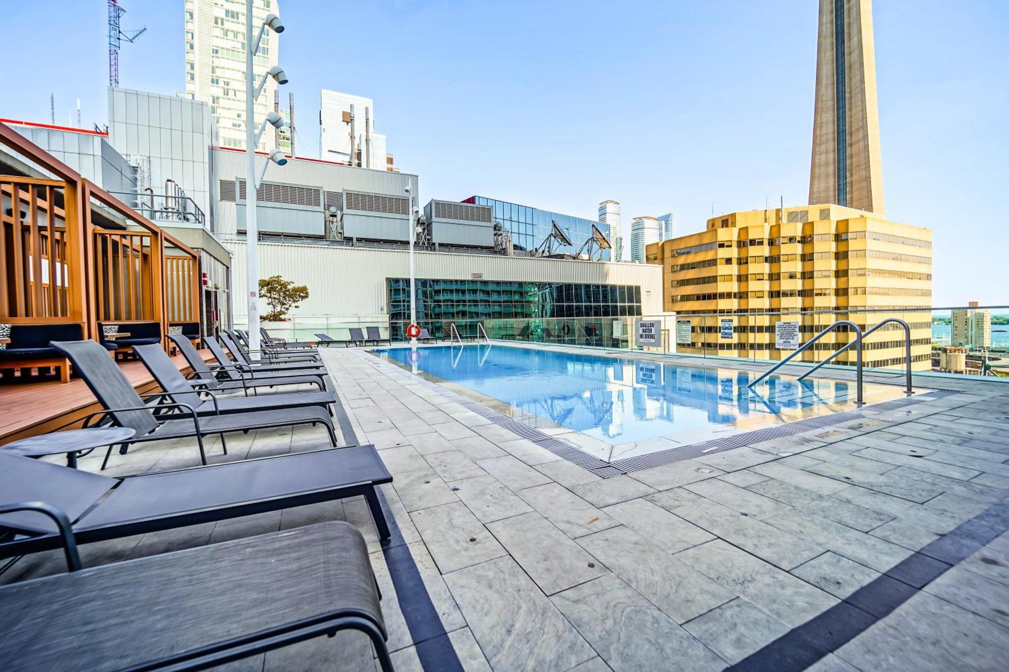 Chol Furnished Suites Heart Of Downtown Toronto, 2 Beds, Free Parking, Cn Tower View מראה חיצוני תמונה
