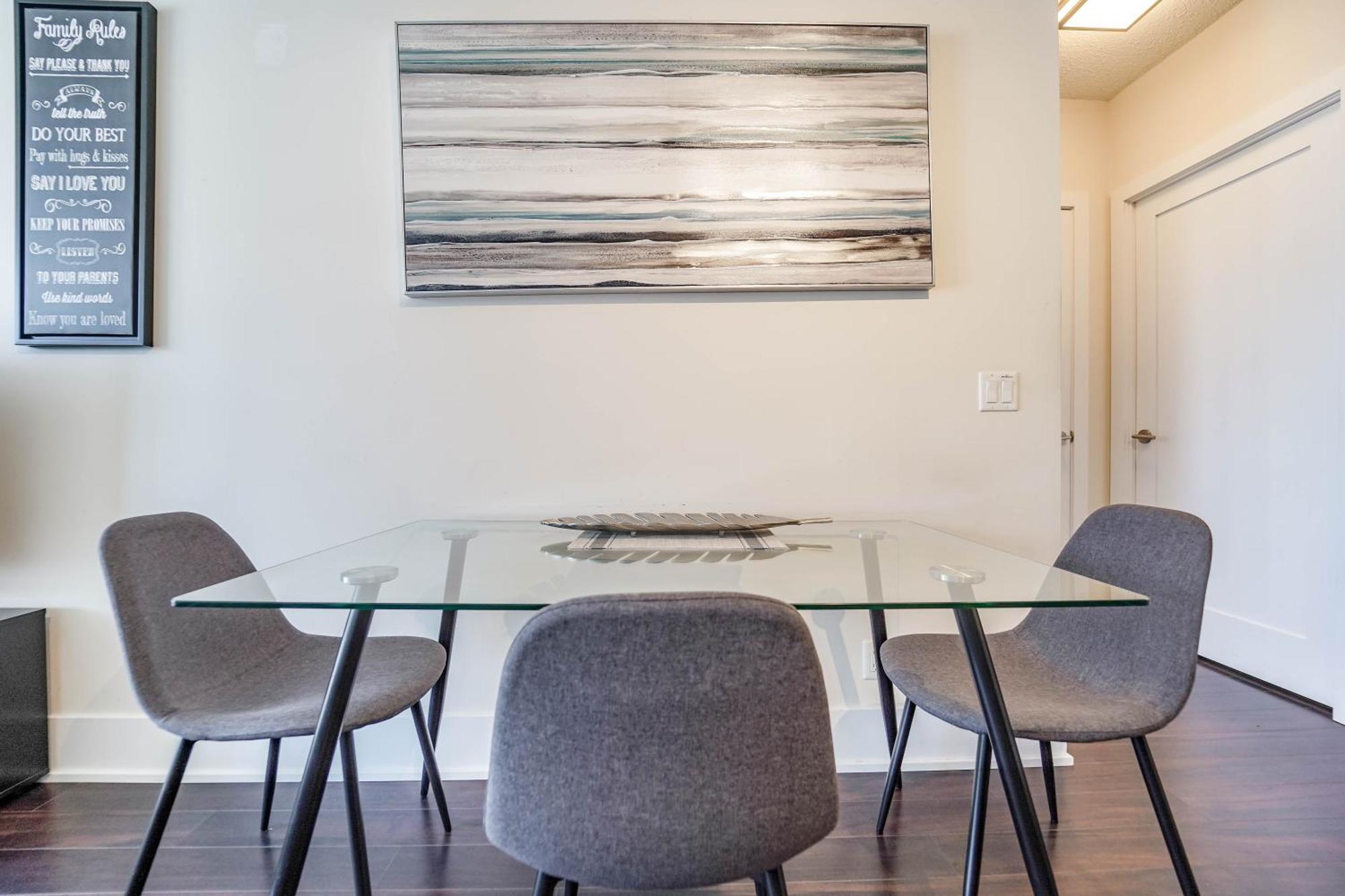 Chol Furnished Suites Heart Of Downtown Toronto, 2 Beds, Free Parking, Cn Tower View מראה חיצוני תמונה