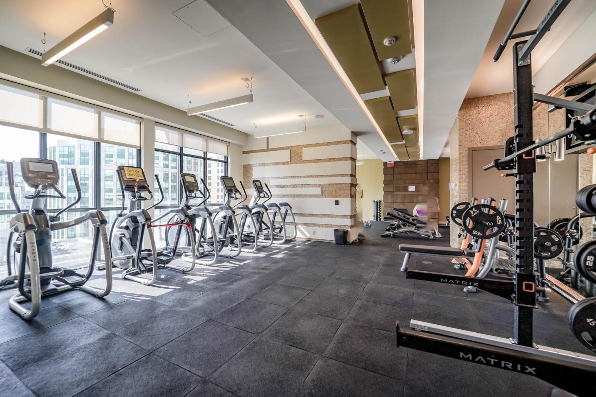 Chol Furnished Suites Heart Of Downtown Toronto, 2 Beds, Free Parking, Cn Tower View מראה חיצוני תמונה