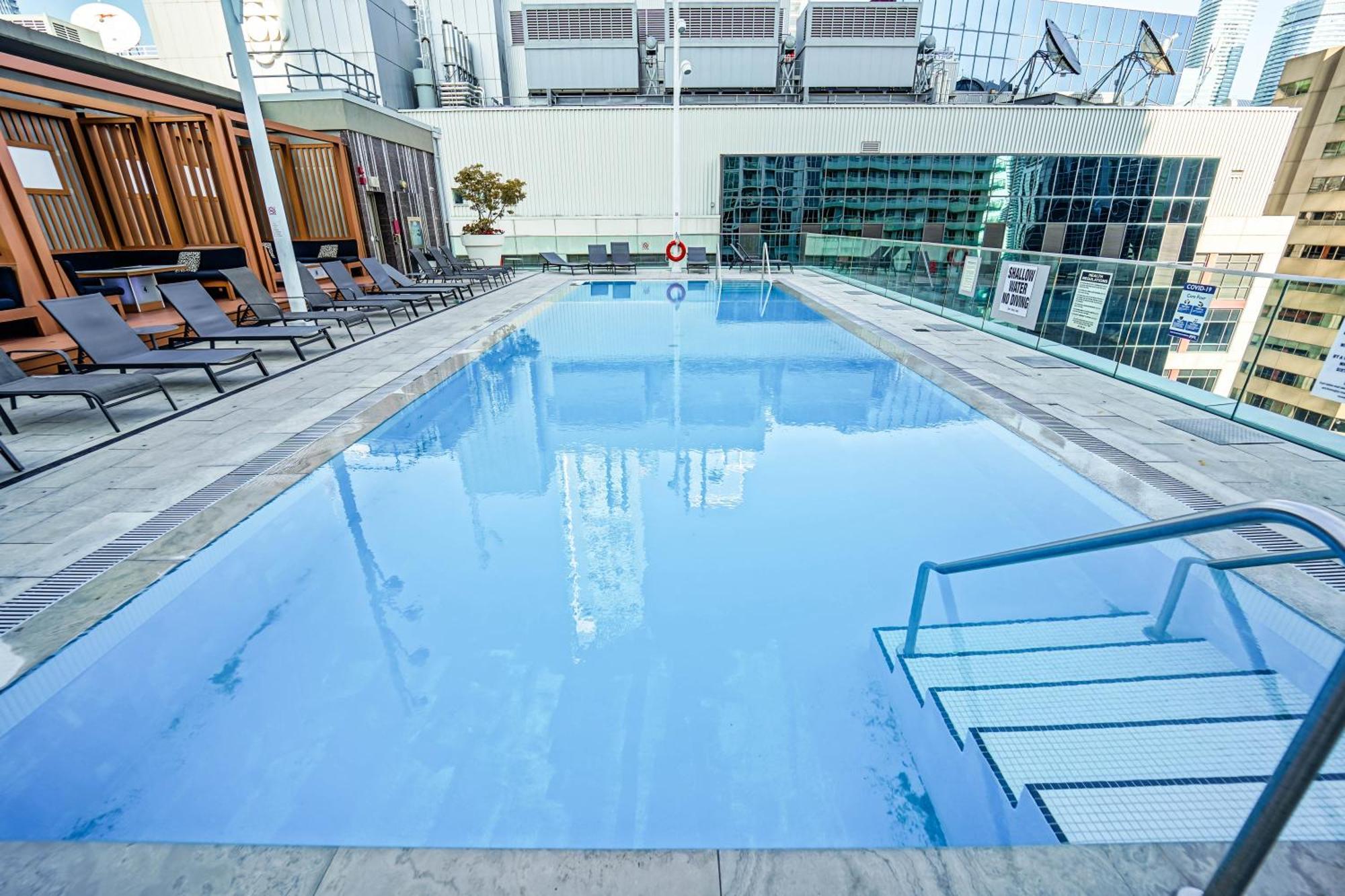 Chol Furnished Suites Heart Of Downtown Toronto, 2 Beds, Free Parking, Cn Tower View מראה חיצוני תמונה