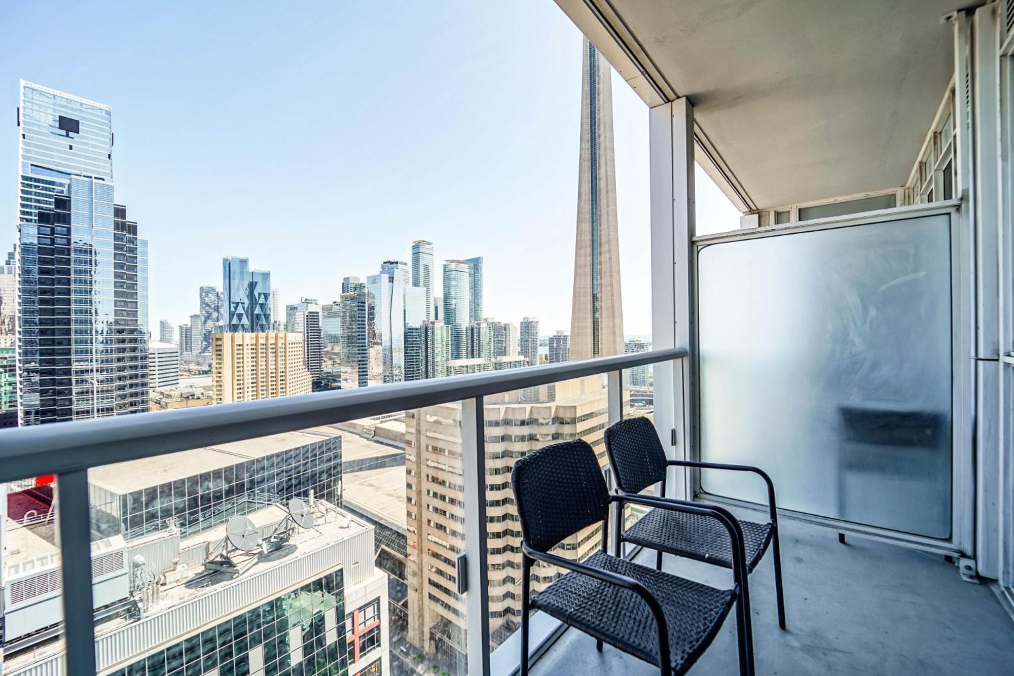 Chol Furnished Suites Heart Of Downtown Toronto, 2 Beds, Free Parking, Cn Tower View מראה חיצוני תמונה