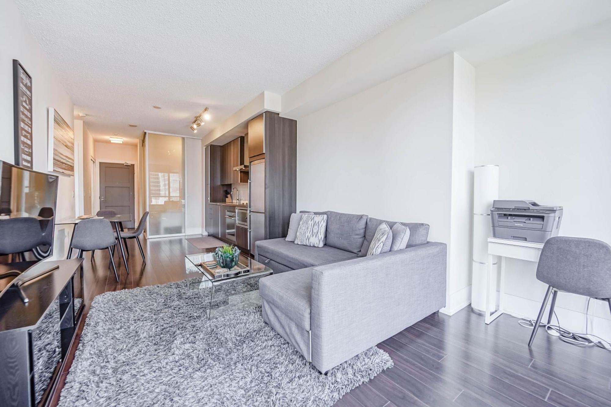 Chol Furnished Suites Heart Of Downtown Toronto, 2 Beds, Free Parking, Cn Tower View מראה חיצוני תמונה