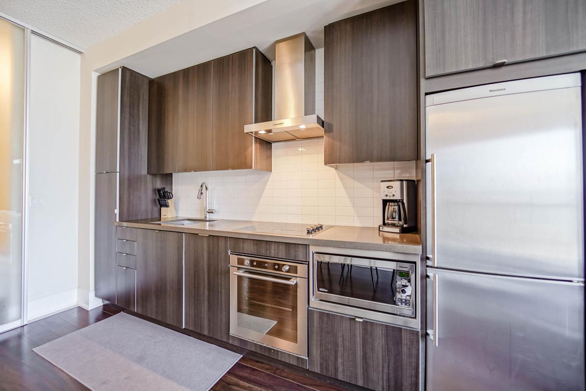 Chol Furnished Suites Heart Of Downtown Toronto, 2 Beds, Free Parking, Cn Tower View מראה חיצוני תמונה