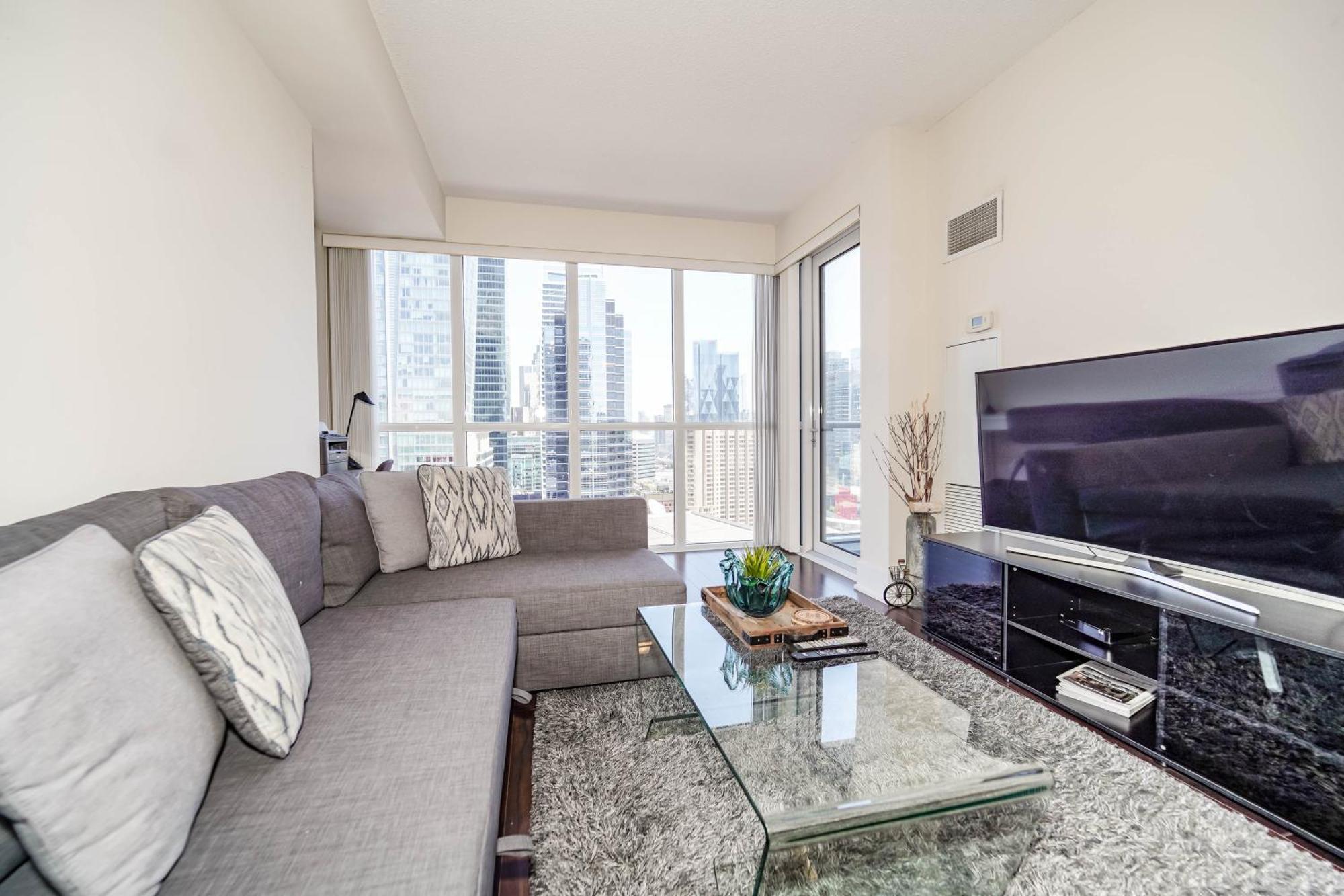Chol Furnished Suites Heart Of Downtown Toronto, 2 Beds, Free Parking, Cn Tower View מראה חיצוני תמונה