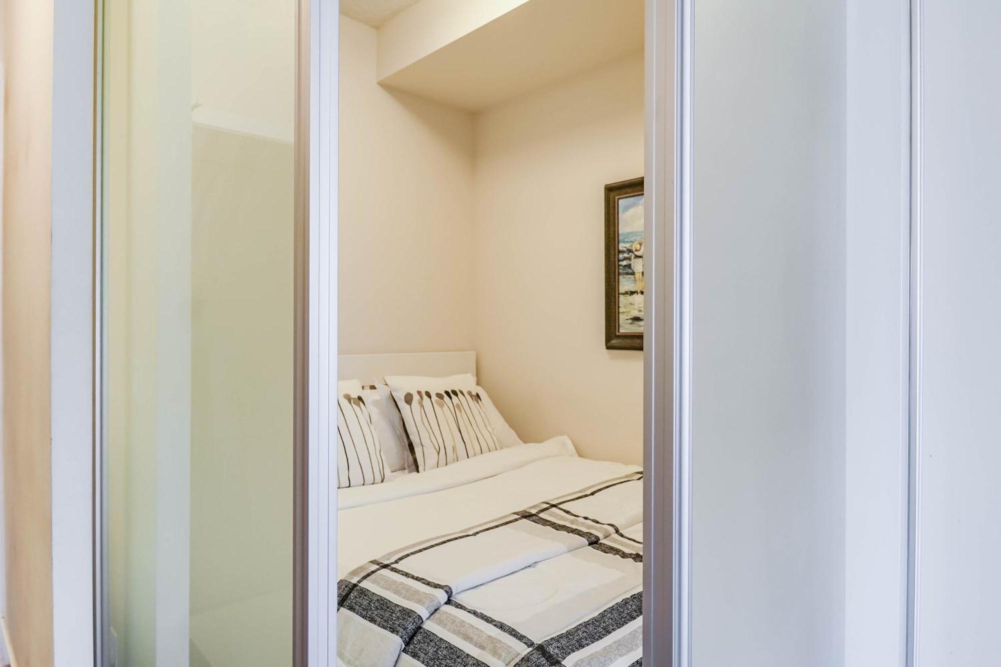 Chol Furnished Suites Heart Of Downtown Toronto, 2 Beds, Free Parking, Cn Tower View מראה חיצוני תמונה