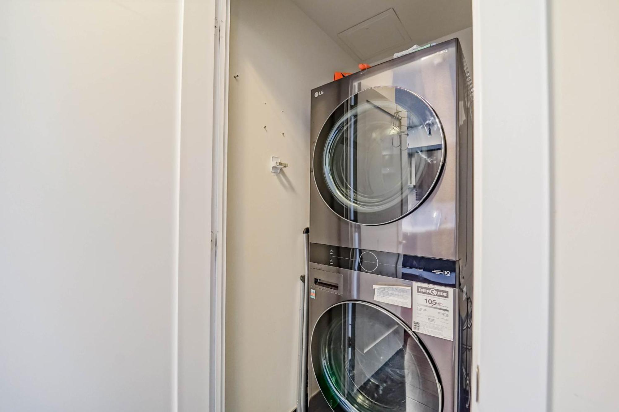 Chol Furnished Suites Heart Of Downtown Toronto, 2 Beds, Free Parking, Cn Tower View מראה חיצוני תמונה